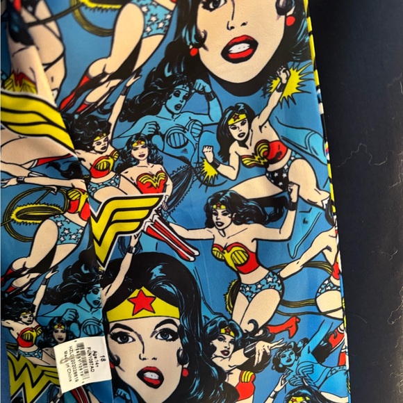 Licensed DC Wonder Woman blazer - Picture 4 of 4